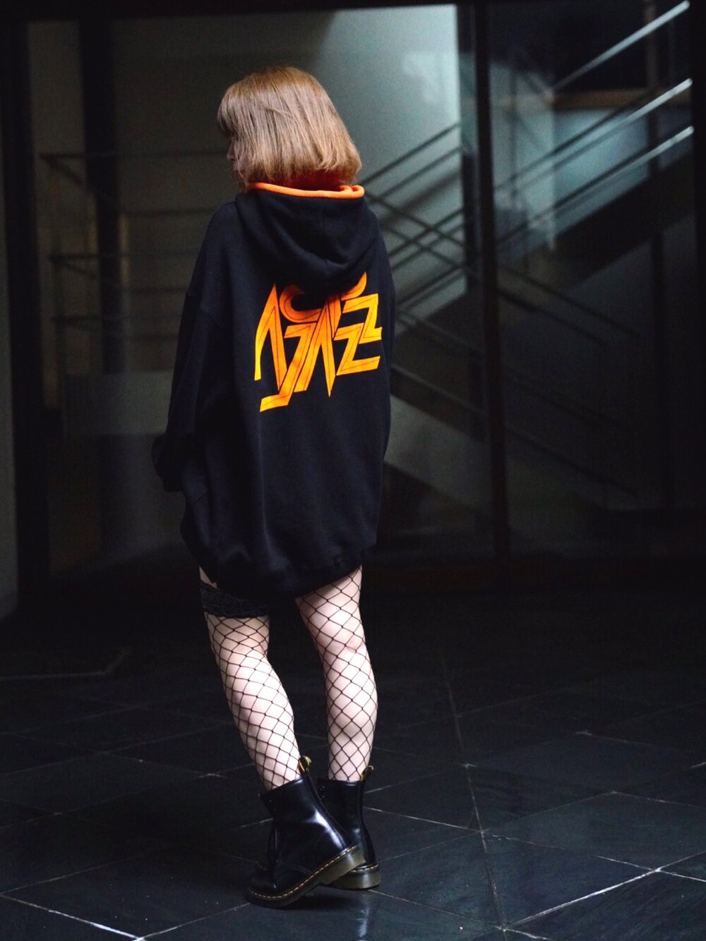 「MYNE、MYnebyidea、mynesneakershop、オーバーサイズ、ストリート、マイン、マーチン」｜「MYneの【MYne】プリントタートルフーデットビッグプルオーバー/printed turtle hooded big pullover（パーカー、ブラック系）」を使った、THE PHARCYDEさん（レディース・162cm）の夏コーディネートの1枚目の写真