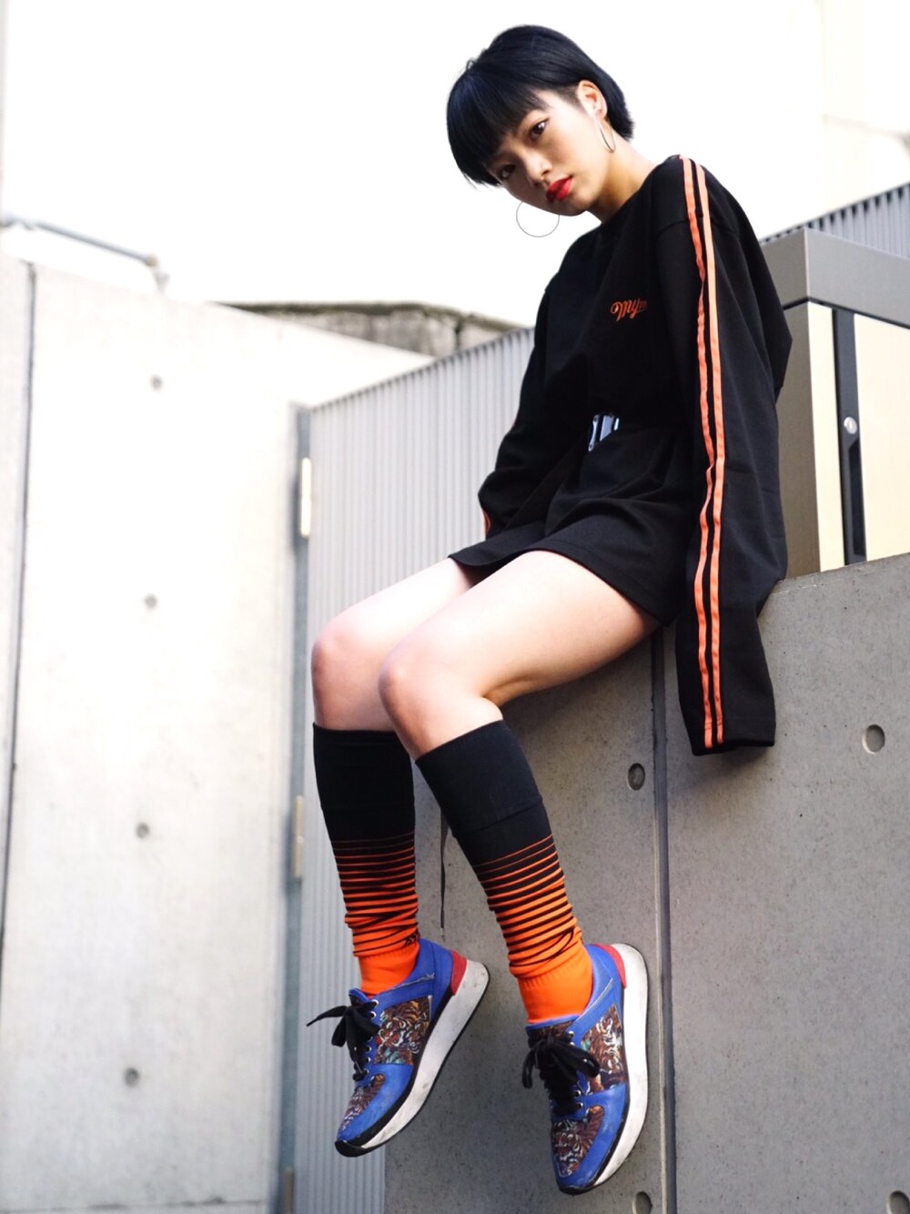 「ゆるコーデ、夏、ビッグT、Tシャツ、MYNE、MYnebyidea、mynesneakershop」｜「MYneの【MYne】2Line ロングスリーブビックTシャツ/2line long sleeve big T-shirt（Tシャツ/カットソー、ブラック系）」を使った、THE PHARCYDEさん（レディース・153cm）の夏コーディネートの1枚目の写真