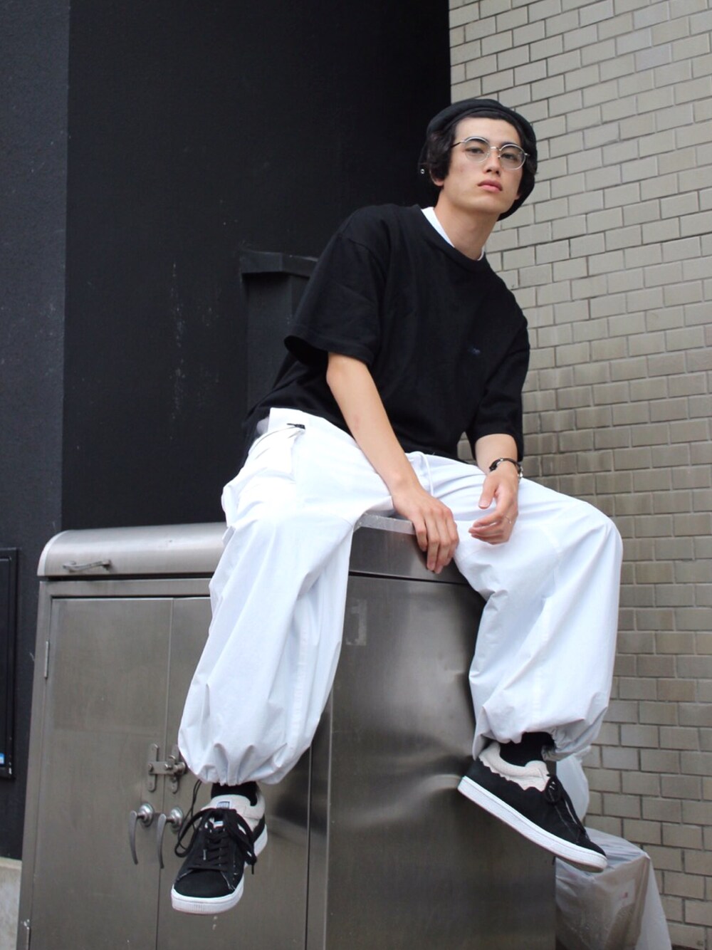 「MYnebyidea、mynesneakershop、MYNE、マイン、ワイドパンツ、オーバーサイズ」｜「MYneの【MYne】刺繍ショートスリーブビッグTシャツ/embroidery bigT-shirt（Tシャツ/カットソー、ブラック系）」を使った、THE PHARCYDEさん（メンズ・176cm）の夏コーディネートの1枚目の写真