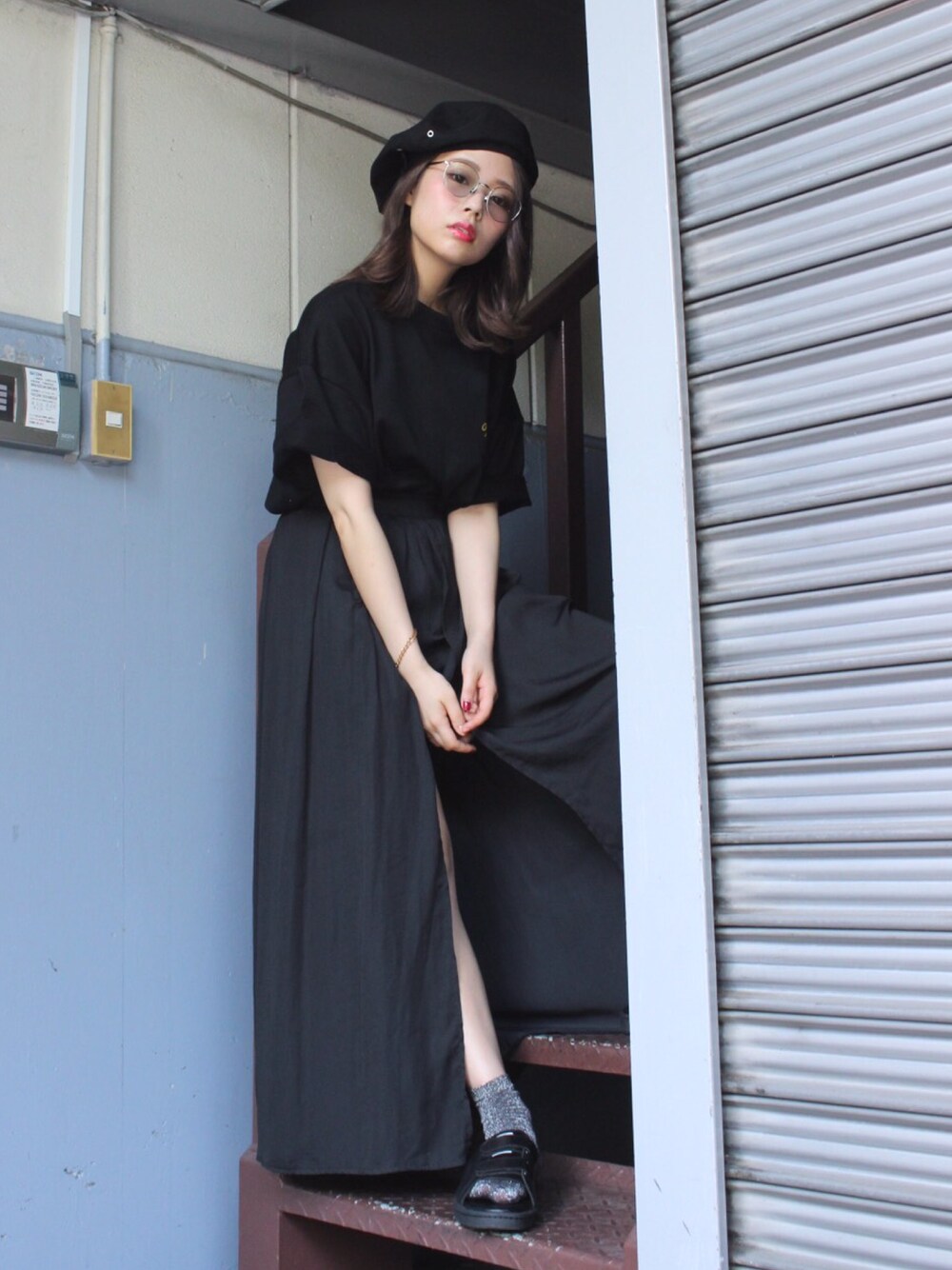 「オーバーサイズ、メンズライク、MYNE、マイン、MYnebyidea、mynesneakershop」｜「MYneの【MYne】刺繍ショートスリーブビッグTシャツ/embroidery bigT-shirt（Tシャツ/カットソー、ブラック系）」を使った、THE PHARCYDEさん（レディース・156cm）の夏コーディネートの1枚目の写真