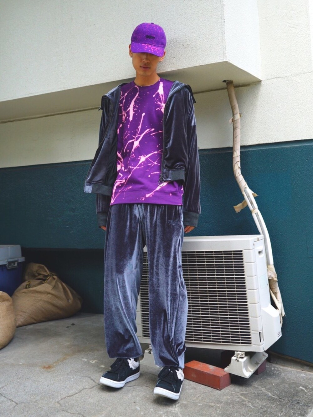 「MYNE、MYnebyidea、マイン」｜「MYneの【MYne】ブリーチプルオーバー/bleached pullover（スウェット、パープル系）」を使った、THE PHARCYDEさん（メンズ・185cm）の夏コーディネートの1枚目の写真
