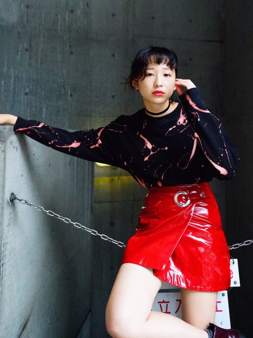 「MYNE、MYnebyidea、mynesneakershop、マイン」｜「MYneの【MYne】ブリーチプルオーバー/bleached pullover（スウェット、ブラック系）」を使った、THE PHARCYDEさん（レディース・159cm）の夏コーディネートの1枚目の写真