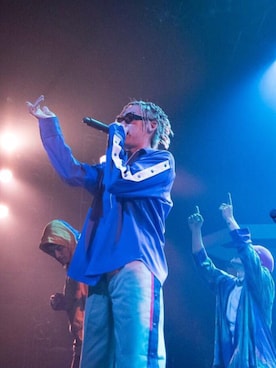 「MYne（マイン）のアイテム（その他パンツ）」を使った、THE PHARCYDEさん（メンズ・175cm）の春コーディネート