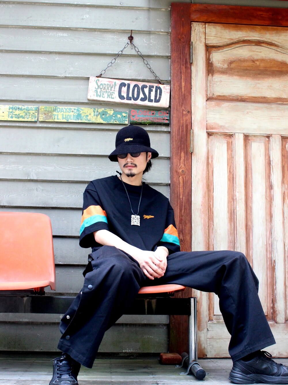 「KANGOL、夏コーデ、スポーツミックス、ストリート、ワイドパンツ、MYNE、メッシュ、Tシャツ」｜「MYneの【MYne】メッシュTシャツ/mesh T-shirt（Tシャツ/カットソー、ブルー系）」を使った、THE PHARCYDEさん（メンズ・175cm）の春コーディネートの1枚目の写真