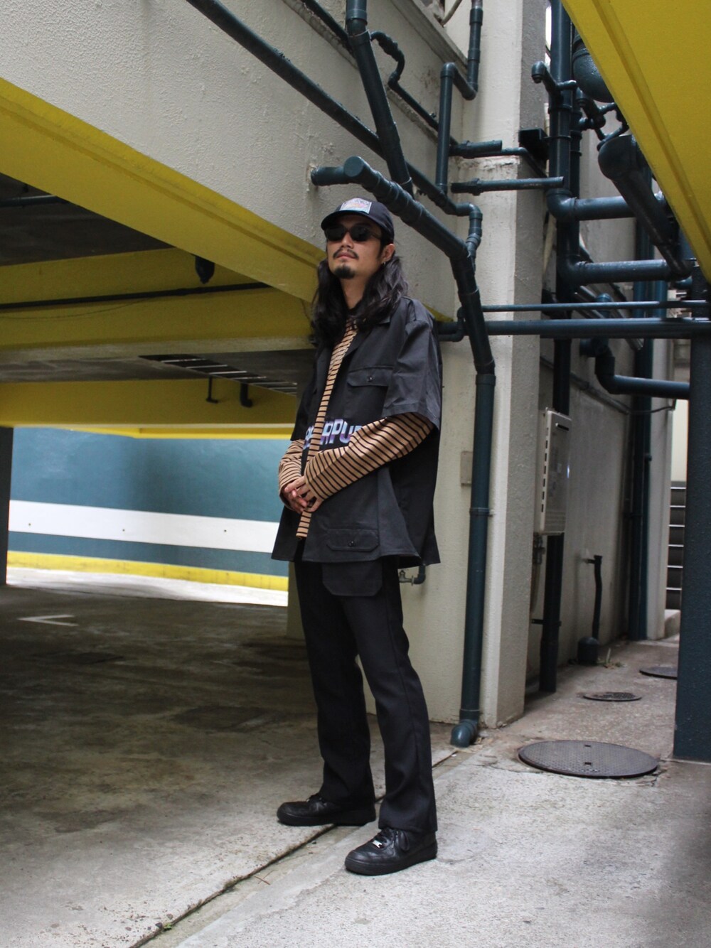 「MYNE、MYnebyidea、ストリート、ストリートMIX、ビッグシルエット、モノトーン、ボーダー、オーバーサイズ、ootd」｜「MYneの【MYne】CYBER PUNK WORK SHIRT（シャツ/ブラウス、ブラック系）」を使った、THE PHARCYDEさん（メンズ・180cm）の夏コーディネートの1枚目の写真