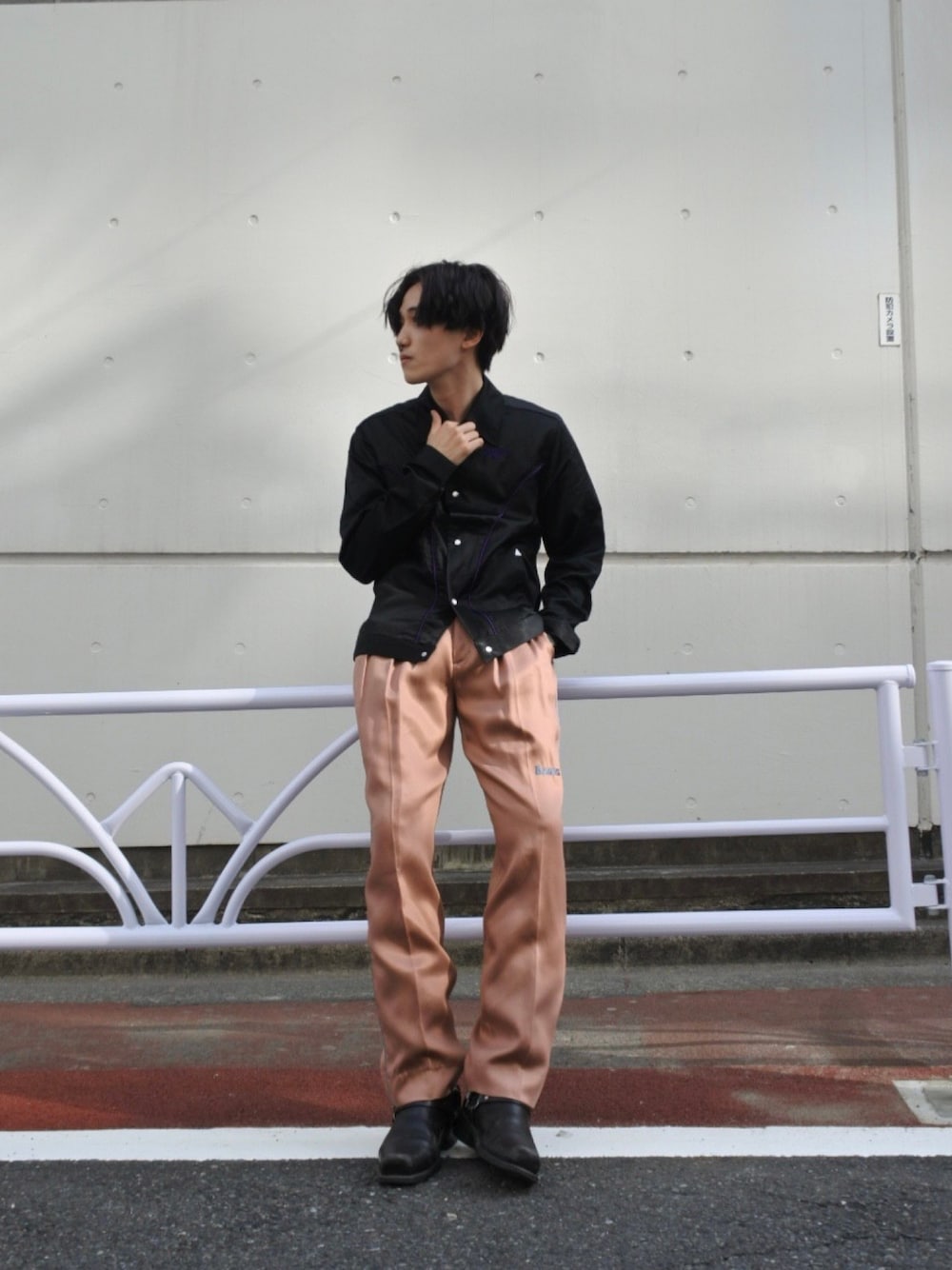 「MYNE、mynecodex、モードストリート、大人カジュアル、春コーデ、ウェスタンシャツ、シャツジャケット」｜「MYneの【MYne】 ウェスタンジャケット/Westan Jacket（ブルゾン、ブラック系）」を使った、THE PHARCYDEさん（メンズ・171cm）の春コーディネートの1枚目の写真