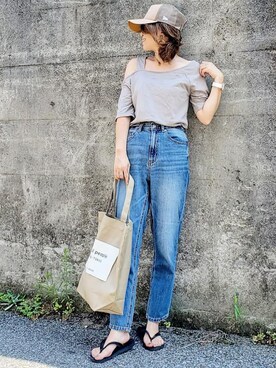 「テーパードデニム」｜「アイテム（ビーチサンダル）」を使った、&りっちさん（レディース・154cm）の夏コーディネート
