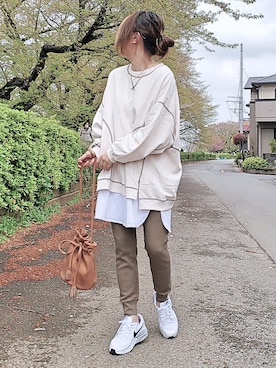 「ゆるカジ」｜「アイテム（スウェット）」を使った、&りっちさん（レディース・154cm）の春コーディネート