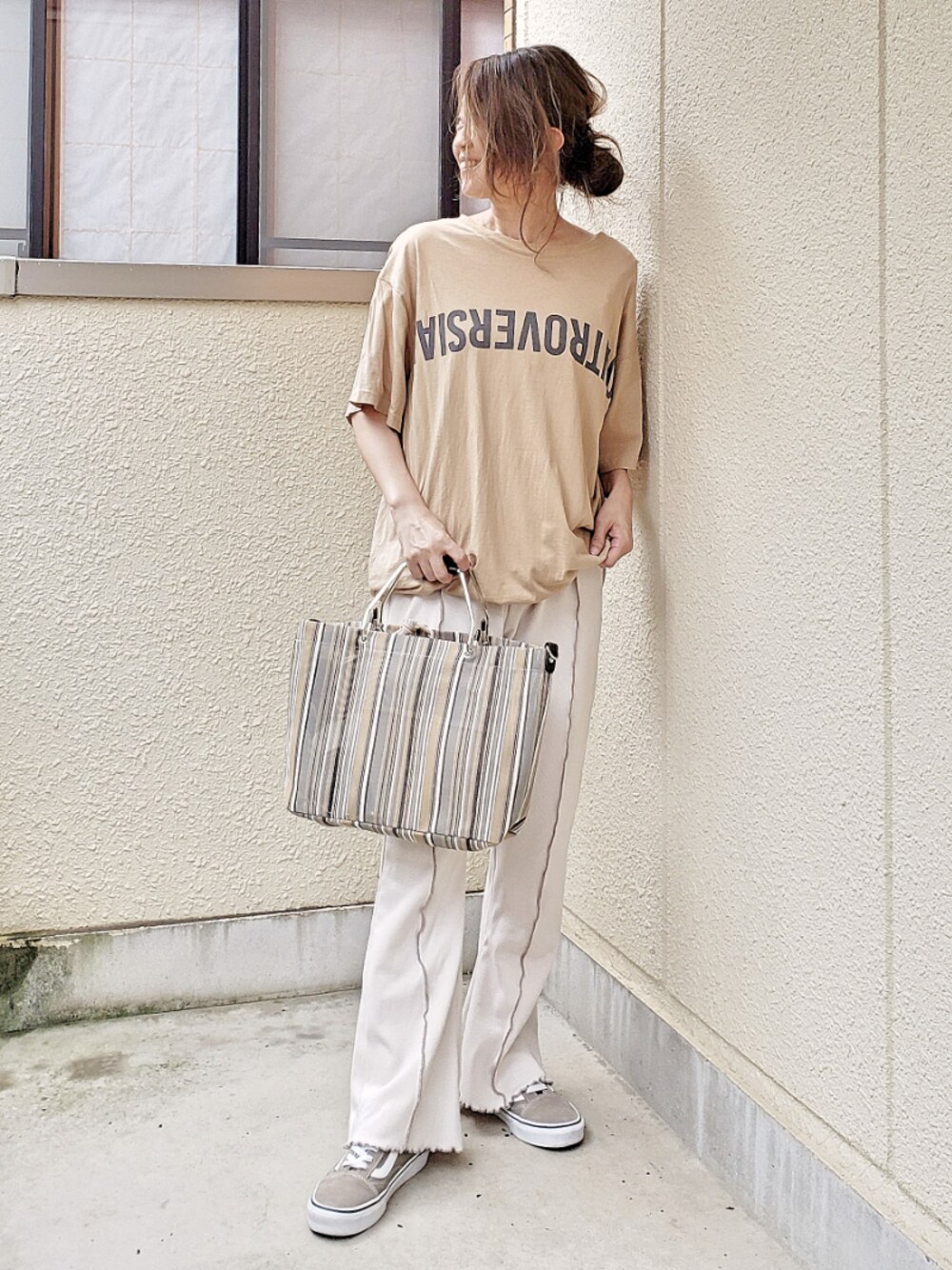 SAINT by via j(セイントバイヴィアジェイ) 逆さロゴ半袖Tシャツ via j（ヴィアジェイ）の「SAINT by via j(セイントバイヴィアジェイ