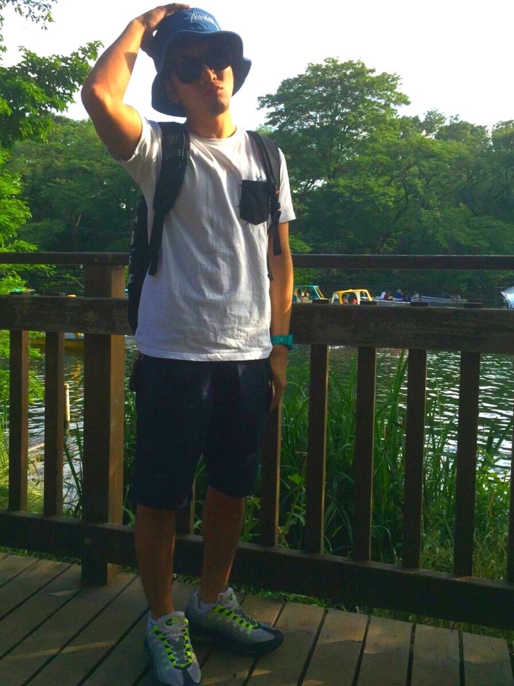 「stussy、NIKE、Nike air max 95、NUMBER (N)INE DENIM、サングラス、streetstyle、ハット、ホワイト、夏コーデ、筋トレ」｜「NIKEのアイテム（スニーカー、グレー系）」を使った、02さん（メンズ・163cm）の秋コーディネートの1枚目の写真