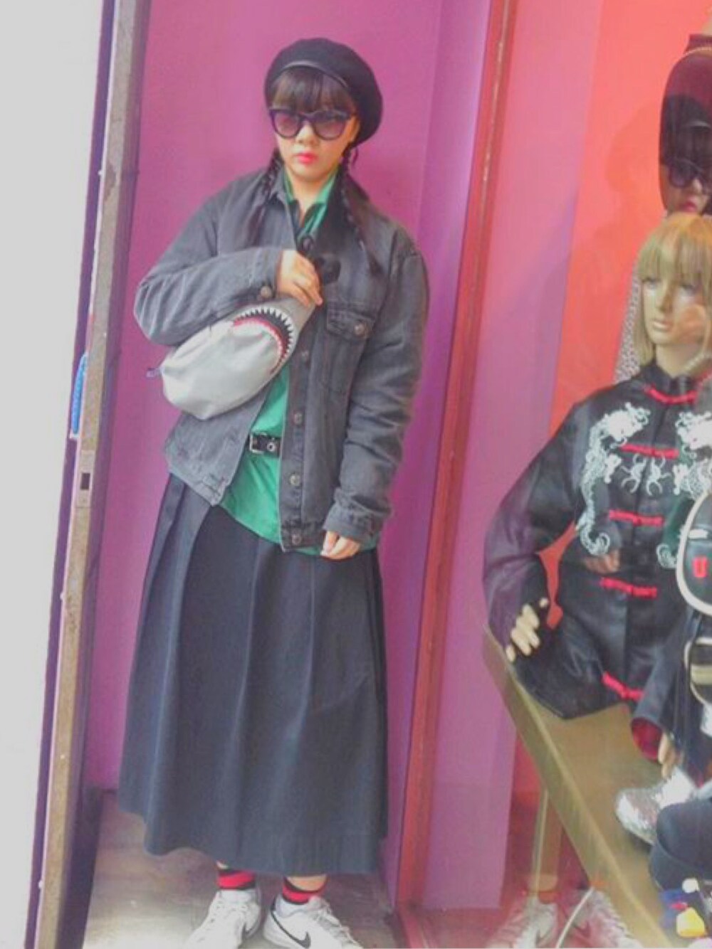 「ジャケット、ベレー帽×メガネ、ブラックデニム、BUBBLEStokyo」｜「FOREVER 21のアイテム（デニムジャケット、グレー系）」を使った、るかさん（キッズ・152cm）の秋コーディネートの1枚目の写真