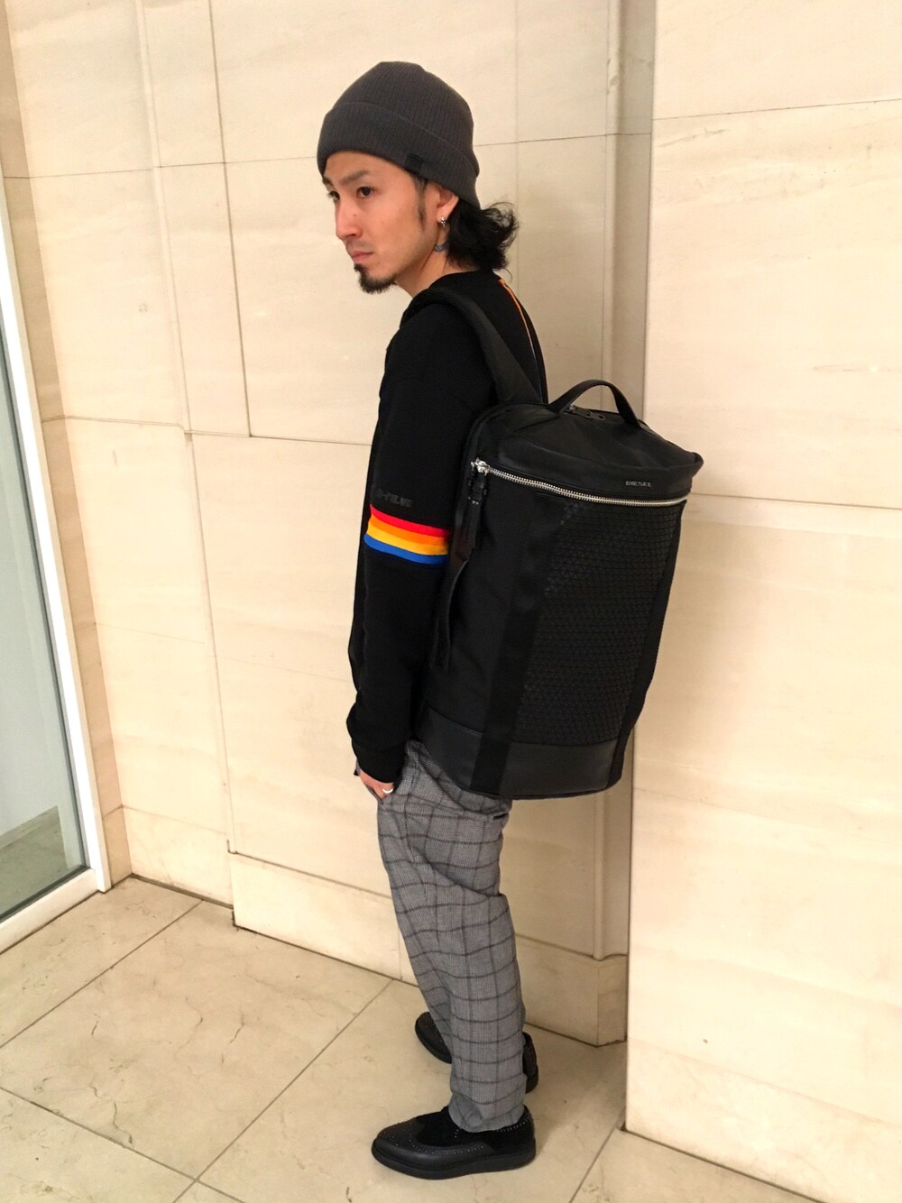 「カジュアル、ビッグシルエット、リユツク、ゆるコーデ、カッコつけ、ブラック、モンスト」｜「DIESELの00SXNP0IAJH（スウェット、ブラック系）」を使った、ブッチさん（メンズ・174cm）の冬コーディネートの1枚目の写真