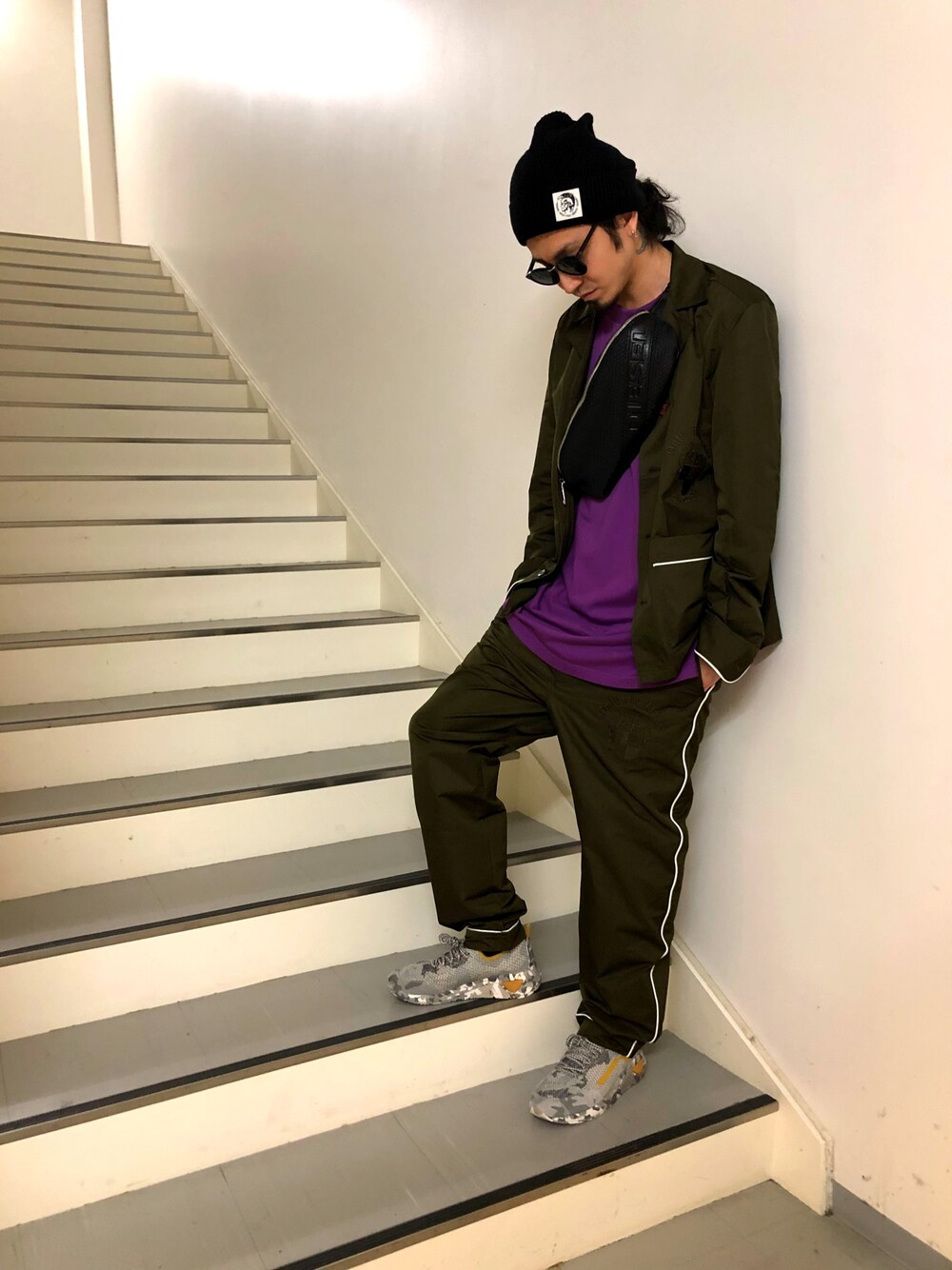 「はるコーデ、ストリートMIX、オーバーサイズ、カジュアルコーデ、Diesel、スポーツミックス、西宮ガーデンズ」｜「DIESELの00SVEX0DAOB（ニットキャップ/ビーニー、ブラック系）」を使った、ブッチさん（メンズ・174cm）の春コーディネートの1枚目の写真