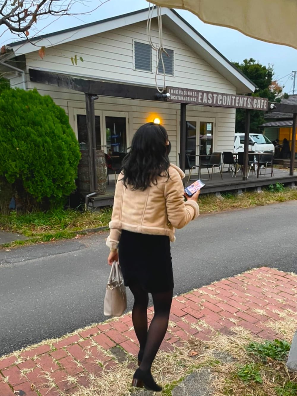 「大人ガーリー、モノトーンコーデ、タイトスカート、セクシーコーデ、いいね、save、フォローお願いします🤑、お洒落さんとつながりたい、シンプル」｜「RESEXXYのフェイクムートンブルゾン（ブルゾン、ブラウン系）」を使った、Ayakaさん（レディース・163cm）の冬コーディネートの1枚目の写真