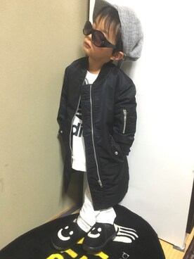 「AZUL by moussy（アズールバイマウジー）のアイテム（MA-1）」を使った、kouchaさん（キッズ・100cm）の冬コーディネート