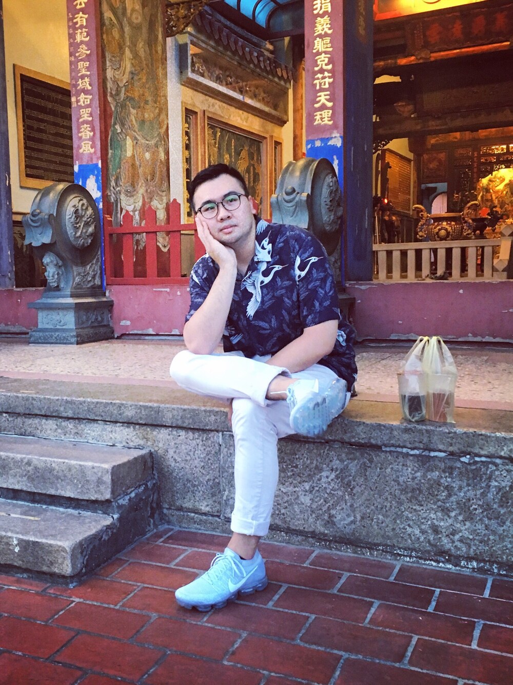 「大人カジュアル、夏コーデ、Lukang、H&M、UNIQLO、NIKE、vapormax」｜「H&Mのアイテム（シャツ/ブラウス、ブルー系）」を使った、Kevin Raynorさん（メンズ・180cm）の夏コーディネートの1枚目の写真