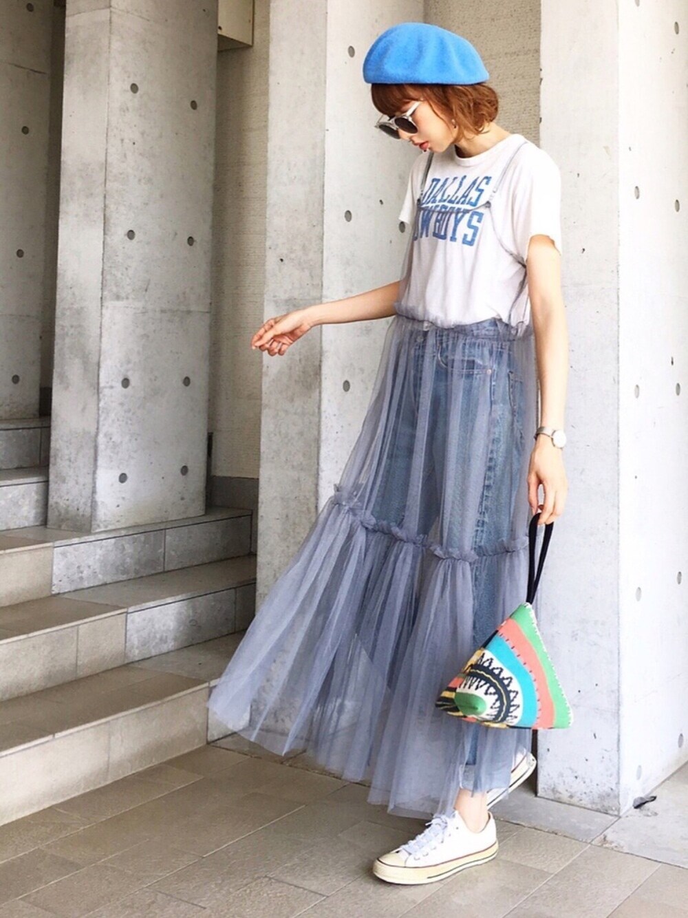 「休日スタイル、converse、ベレー帽、古着、春コーデ、カジュアル、デニム、プチプラ、ワンピース、白スニーカー」｜「usedのアイテム（Tシャツ/カットソー、ホワイト系）」を使った、micoronさん（レディース・167cm）の春コーディネートの1枚目の写真
