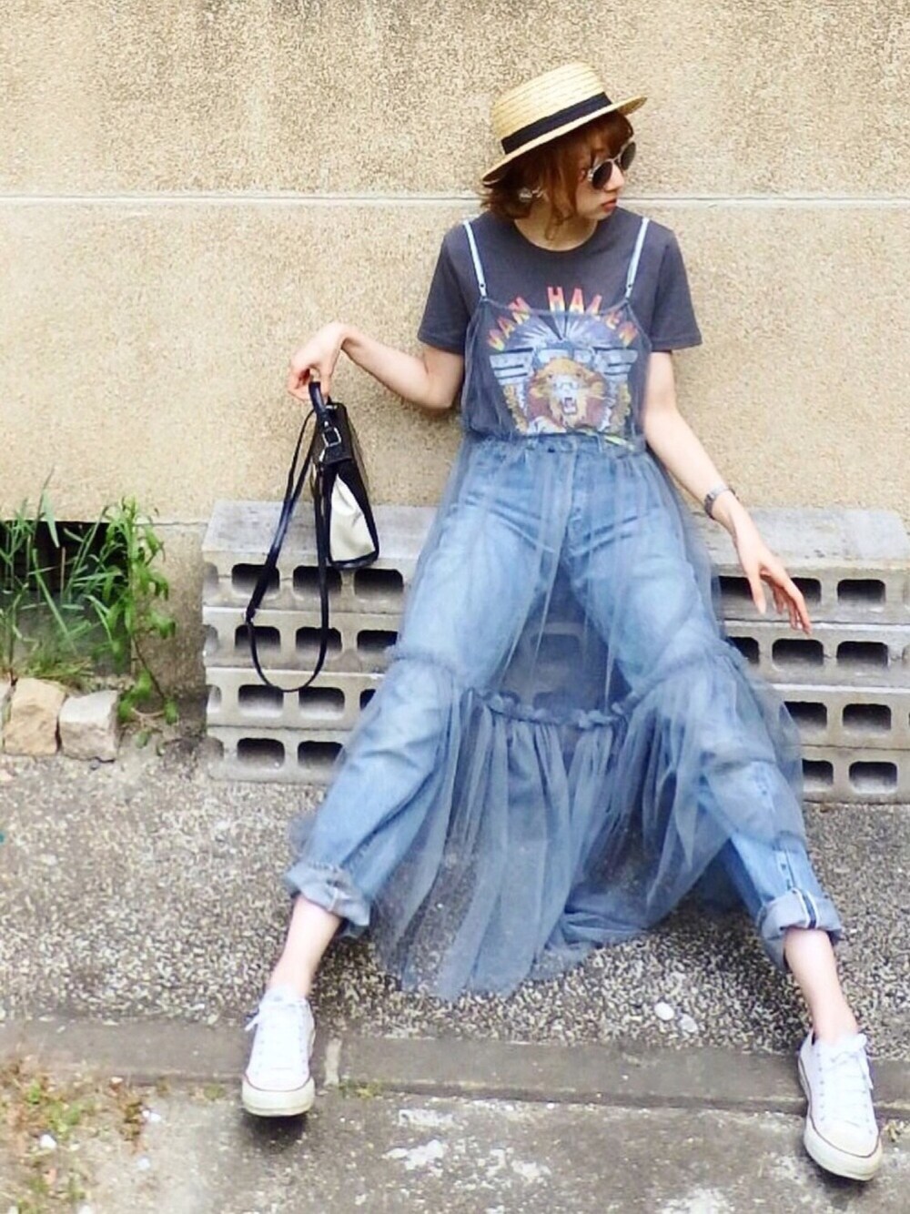 「大人カジュアル、デニム、チュールワンピ、ロックT、カンカン帽、ショルダーバッグ、ＧＷ、ベルイエロー、美女と野獣キャンペーン、GU」｜「楽天のアイテム（ハット、ベージュ系）」を使った、micoronさん（レディース・167cm）の春コーディネートの1枚目の写真