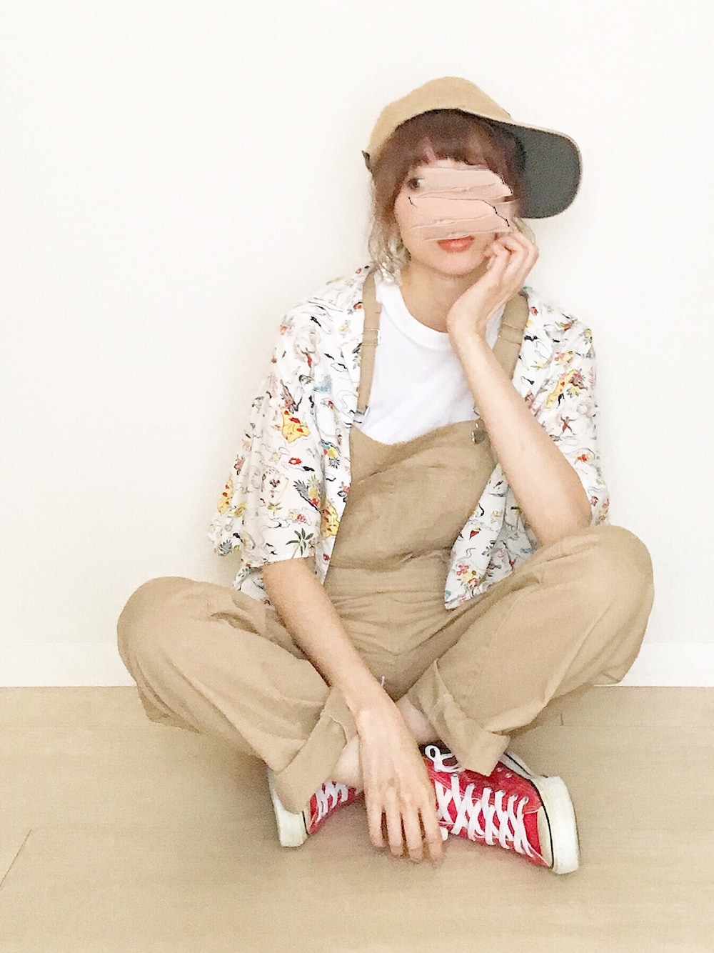 「夏セールで買いました、楽チンコーデ、summer、アロハシャツ、サロペット、キャップ、コンバース、夏コーデ、大ぶりピアス」｜「niko and...のレーヨンアソートアロハフレアブラウス【niko and ...】（シャツ/ブラウス、ベージュ系）」を使った、micoronさん（レディース・167cm）の夏コーディネートの1枚目の写真