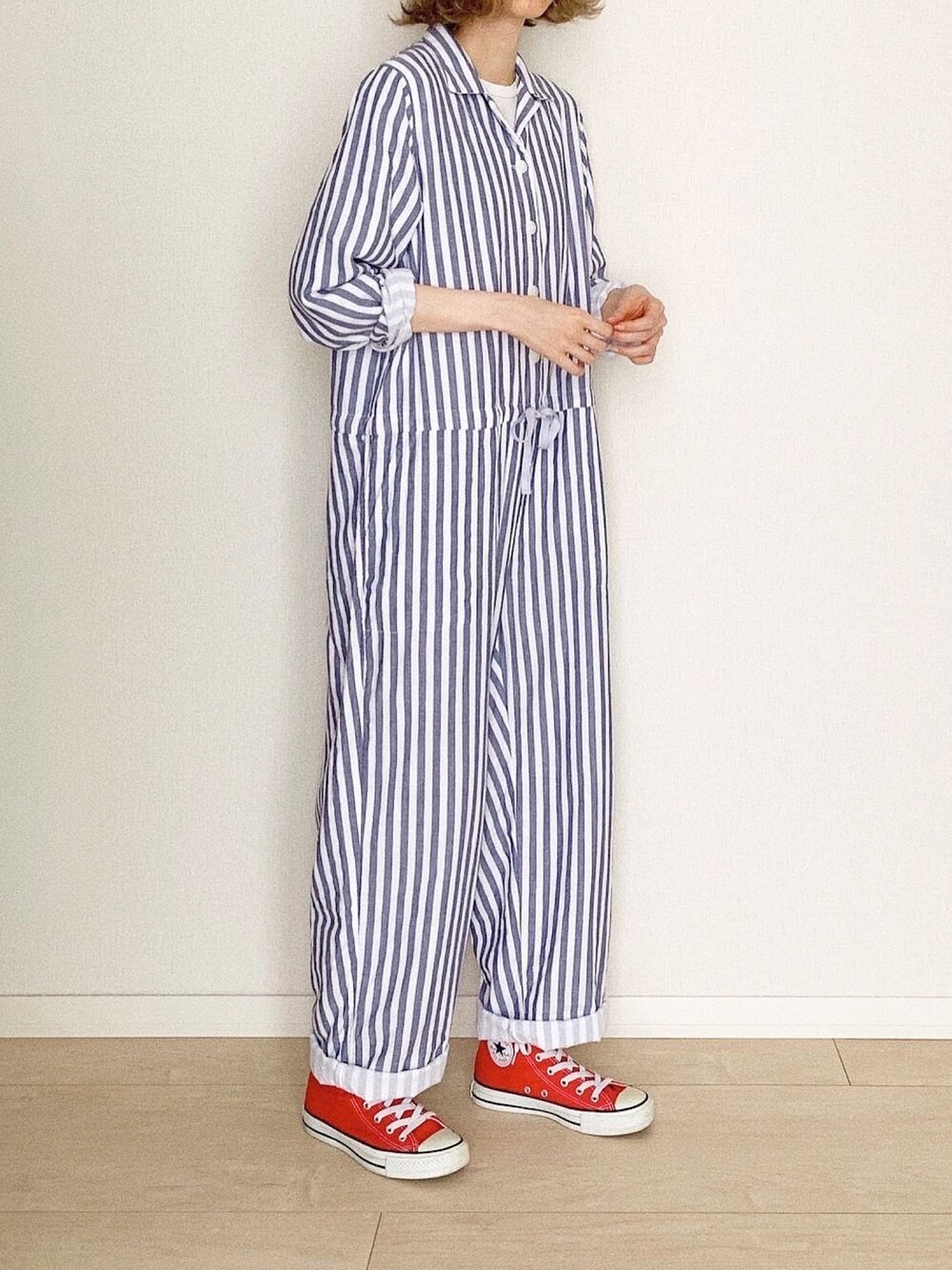 「リラックススタイル、おしゃれさんと繋がりたい、春夏コーデ、ゆるコーデ、コンバース、ストライプ、オールインワン、パジャマ、プチプラコーデ」｜「Sunny cloudsのサニークラウズ　しましまのパジャオール〈レディース〉（ルームウェア/パジャマ、ブルー系）」を使った、micoronさん（レディース・167cm）の夏コーディネートの1枚目の写真