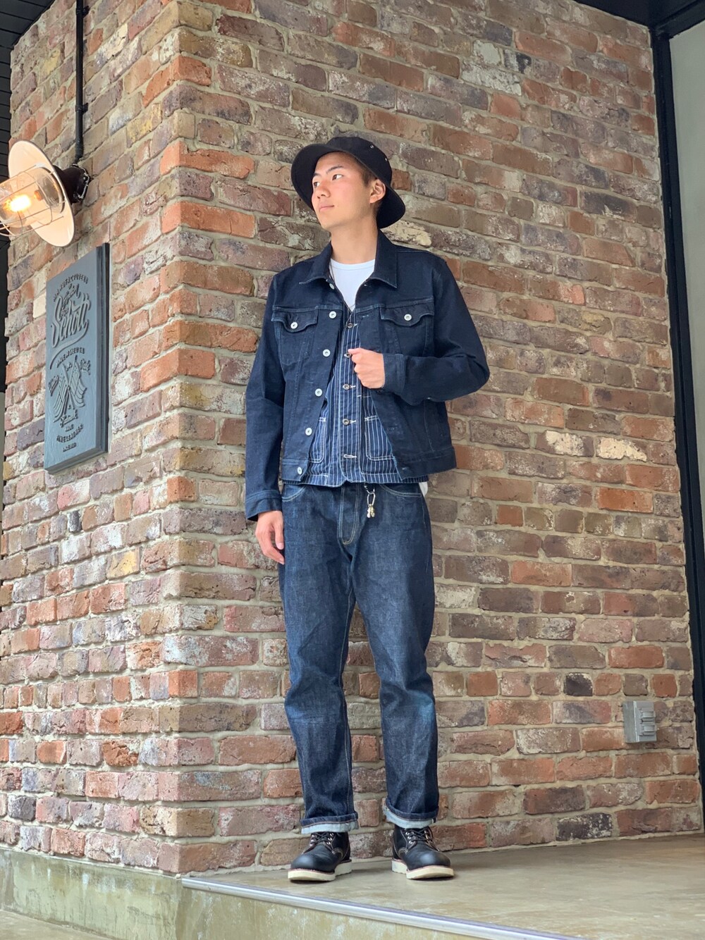 「お洒落さんとつながりたい、秋のコーデ、今日のコーデ、ビッグシルエット、オトナカジュアル、いいね、save、フォローお願いします🤑、カジュアル、コンバース、黒コーデ、SCHOTT」｜「schottのSchott/ショット/13ozJEANS WIDE GLIDE/ 13オンス ジーンズ ワイドシルエットデニム（デニムパンツ、ブルー系）」を使った、chin shi iさん（メンズ・176cm）の秋コーディネートの1枚目の写真