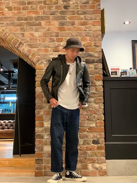 「白シャツ」｜「アイテム（ライダースジャケット）」を使った、chin shi iさん（メンズ・176cm）の秋コーディネート