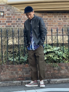 「ショット」｜「アイテム（ライダースジャケット）」を使った、chin shi iさん（メンズ・176cm）の冬コーディネート
