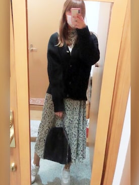 「小花柄ワンピース」｜「アイテム（スニーカー）」を使った、milkルンさん（レディース・155cm）の春コーディネート