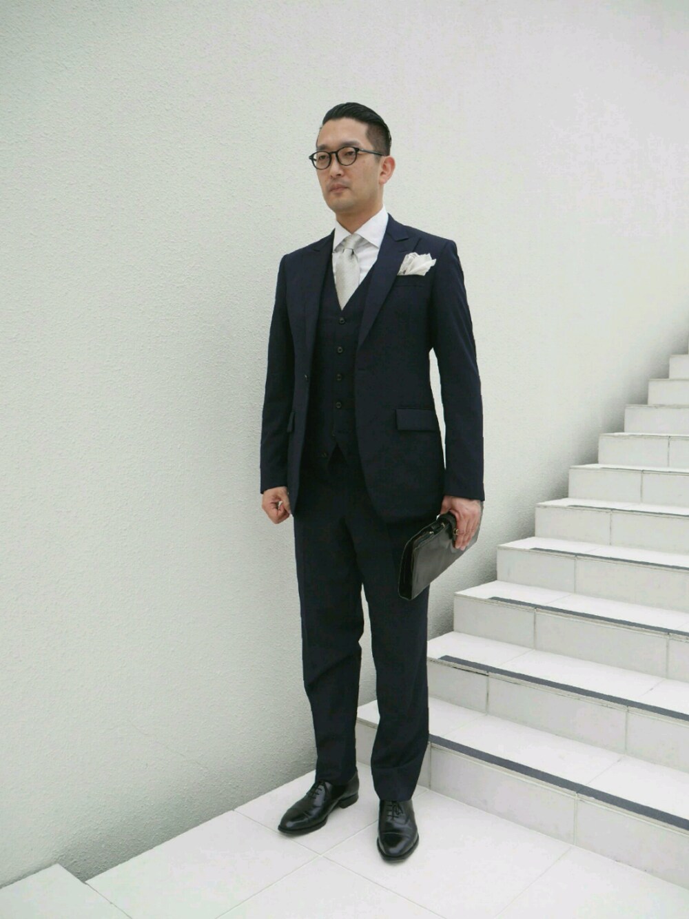 「結婚式、パーティースタイル、ネイビー、スーツスタイル、革靴、フォーマル」｜「UNITED ARROWSのドットネクタイ（ネクタイ、シルバー系）」を使った、ＴＡＫＡ.Ｓさん（メンズ・181cm）の夏コーディネートの1枚目の写真