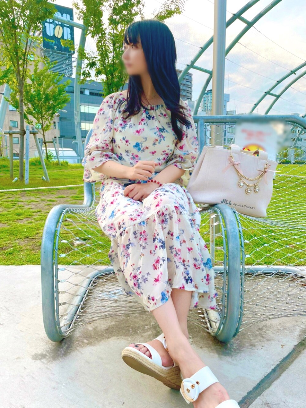 「休日スタイル、デート、花柄ワンピース、ミコアメリ(MICOAMERI)、ガーリー、おんなのこ、おしゃれさんと繋がりたい、シフォンワンピ、デートスタイル（WOMEN）、オトナガーリー」｜「MICOAMERIのアイテム（ワンピース、ホワイト系）」を使った、みそさん（レディース・156cm）の夏コーディネートの1枚目の写真