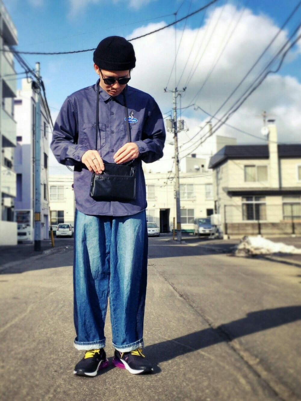 「シュプリーム、supreme、HARE、ワッチ、デニム、ラインパンツ、ワイドパンツ、ストリート、エアマックス、AIR MAX」｜「Supreme のアイテム（シャツ/ブラウス、ブルー系）」を使った、shoyaさん（メンズ・162cm）の春コーディネートの1枚目の写真