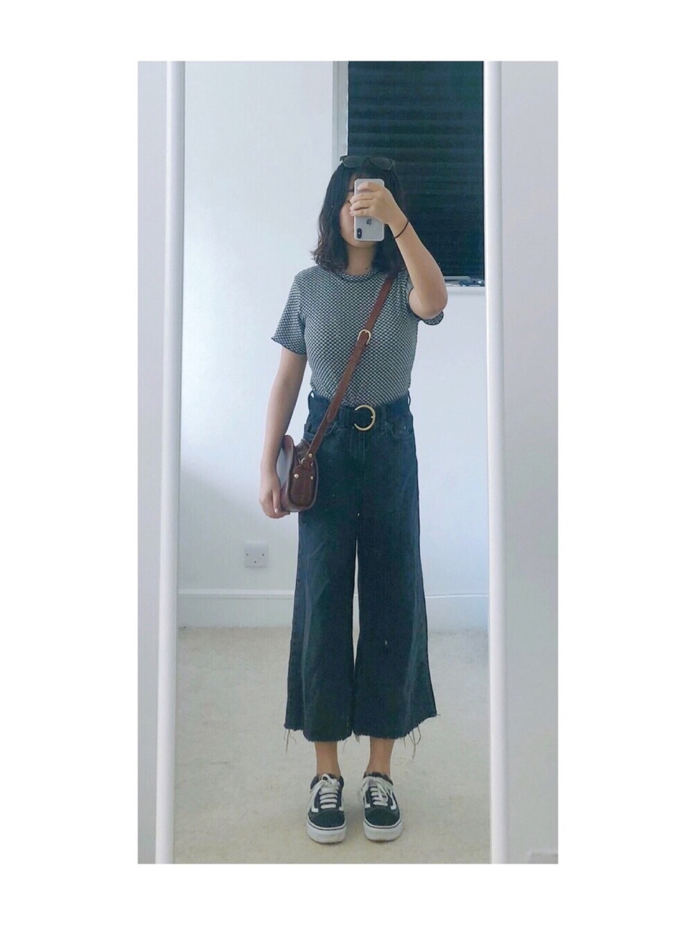 「夏、シンプルコーデ、黒Tシャツ」｜「A.P.C.のSAC DEMI LUNE A16（ショルダーバッグ、ブラウン系）」を使った、sen'sさん（レディース・155cm）の夏コーディネートの1枚目の写真