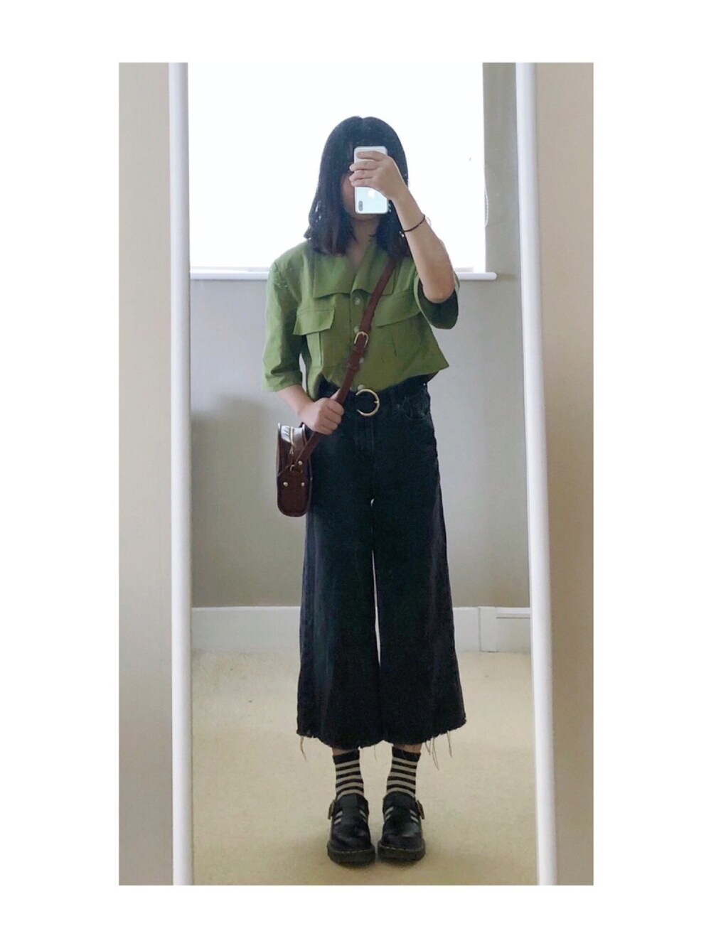 「カジュアル、A.P.C.、Dr.Martens、ワイドパンツ」｜「A.P.C.のSAC DEMI LUNE A16（ショルダーバッグ、ブラウン系）」を使った、sen'sさん（レディース・155cm）の秋コーディネートの1枚目の写真