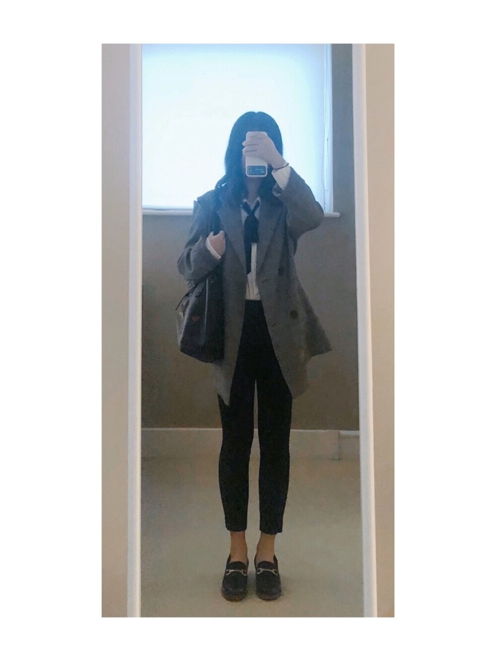 「シンプル、スーツ、COACH、theory、A.P.C.」｜「Majeのアイテム（シャツ/ブラウス、ホワイト系）」を使った、sen'sさん（レディース・155cm）の秋コーディネートの1枚目の写真
