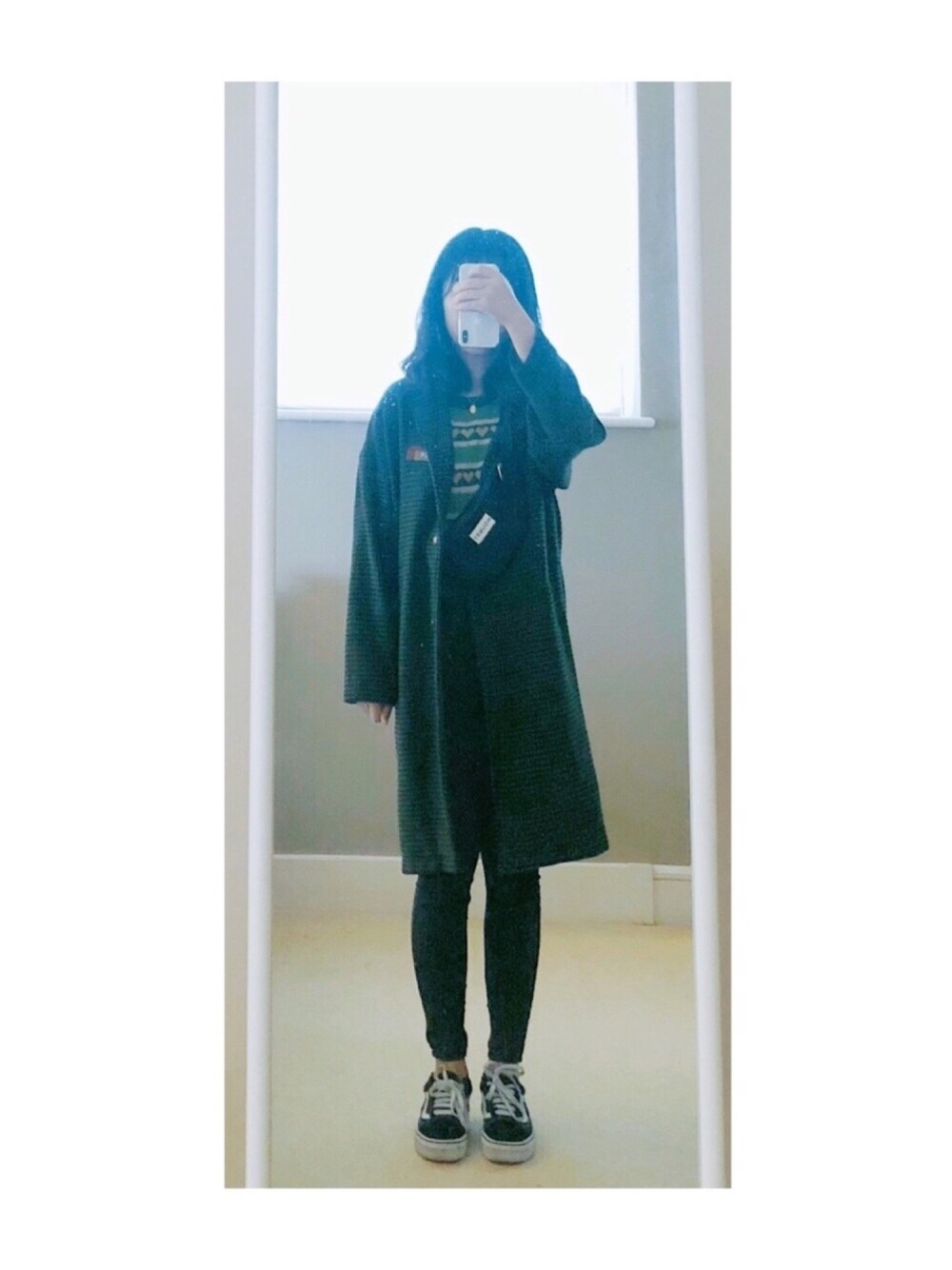 「みどり、秋コーデ、VANS、moussy」｜「MOUSSYのSOUVENIR NYLON WAIST BAG（ボディバッグ/ウエストポーチ、ブラック系）」を使った、sen'sさん（レディース・155cm）の秋コーディネートの1枚目の写真