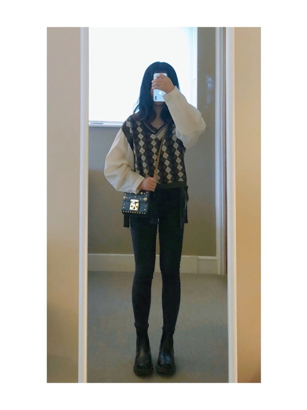 「Dr.Martens、GUCCI」｜「GUCCIのアイテム（ショルダーバッグ、ブラック系）」を使った、sen'sさん（レディース・155cm）の秋コーディネートの1枚目の写真