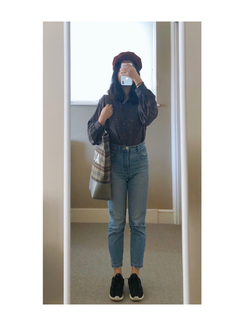 「帽子コーデ、mango、A.P.C.、BLACKBYMOUSSY、ジーンズ」｜「A.P.C.のA.P.C. Cabas Axel Plaid Felt & Leather Tote（トートバッグ、グレー系）」を使った、sen'sさん（レディース・155cm）の秋コーディネートの1枚目の写真