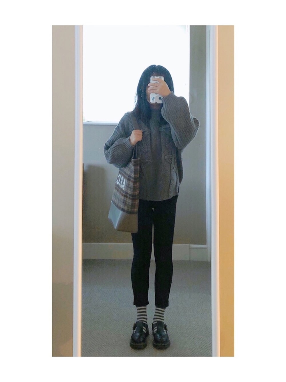 「CLANE、CONVERSE TOKYO、theory、A.P.C.、Dr.Martens」｜「CLANEの【CONVERSE TOKYO×CLANE】 3Dニットプルオーバー（ニット/セーター、グレー系）」を使った、sen'sさん（レディース・155cm）の冬コーディネートの1枚目の写真