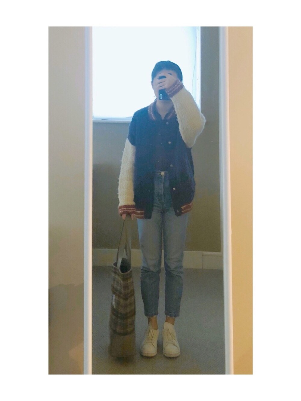 「カーディガン、PABLO、BLACKBYMOUSSY、A.P.C.」｜「A.P.C.のA.P.C. Cabas Axel Plaid Felt & Leather Tote（トートバッグ、グレー系）」を使った、sen'sさん（レディース・155cm）の冬コーディネートの1枚目の写真