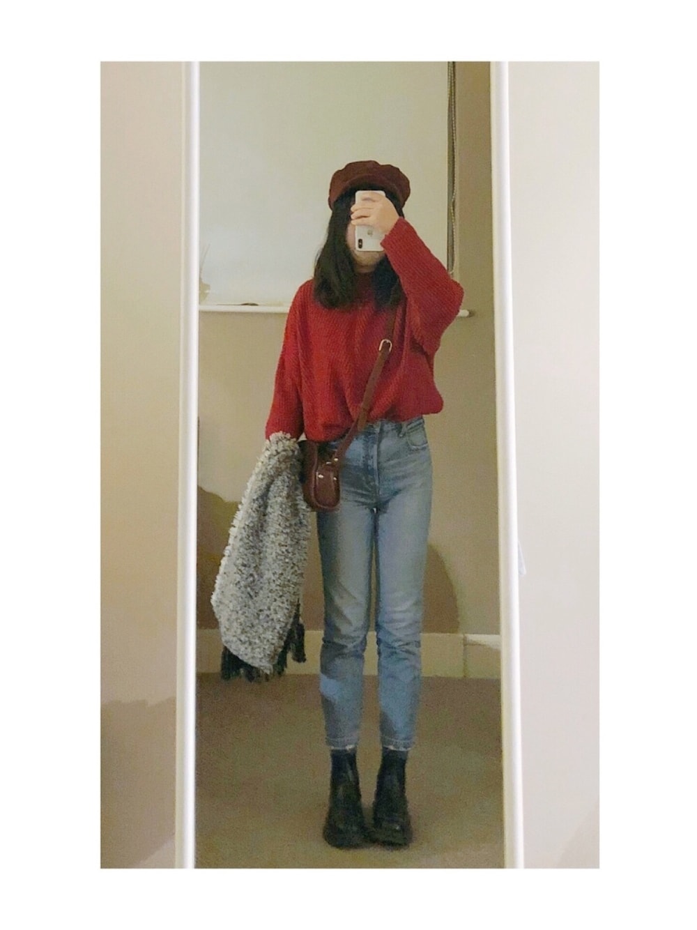「キャスケット、A.P.C.、BLACKBYMOUSSY、Dr.Martens」｜「A.P.C.のSAC DEMI LUNE A16（ショルダーバッグ、ブラウン系）」を使った、sen'sさん（レディース・155cm）の冬コーディネートの1枚目の写真