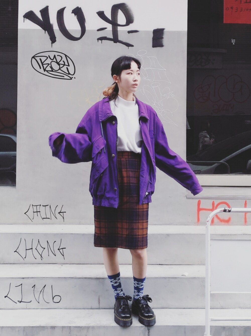 「Dr. Martensのアイテム（その他シューズ、ブラック系）」を使った、胚英さん（レディース・163cm）の春コーディネートの1枚目の写真