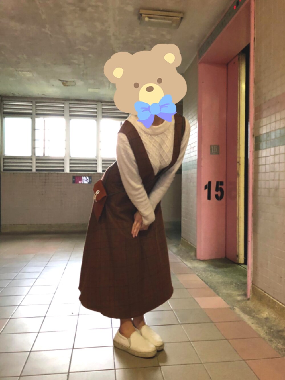 「overall dress、WINTER STYLE」｜「LOWRYS FARMの5ゲージケーブルプルオーバーロングスリーブ　568241（ニット/セーター、ホワイト系）」を使った、dontstopさん（レディース・158cm）の春コーディネートの1枚目の写真