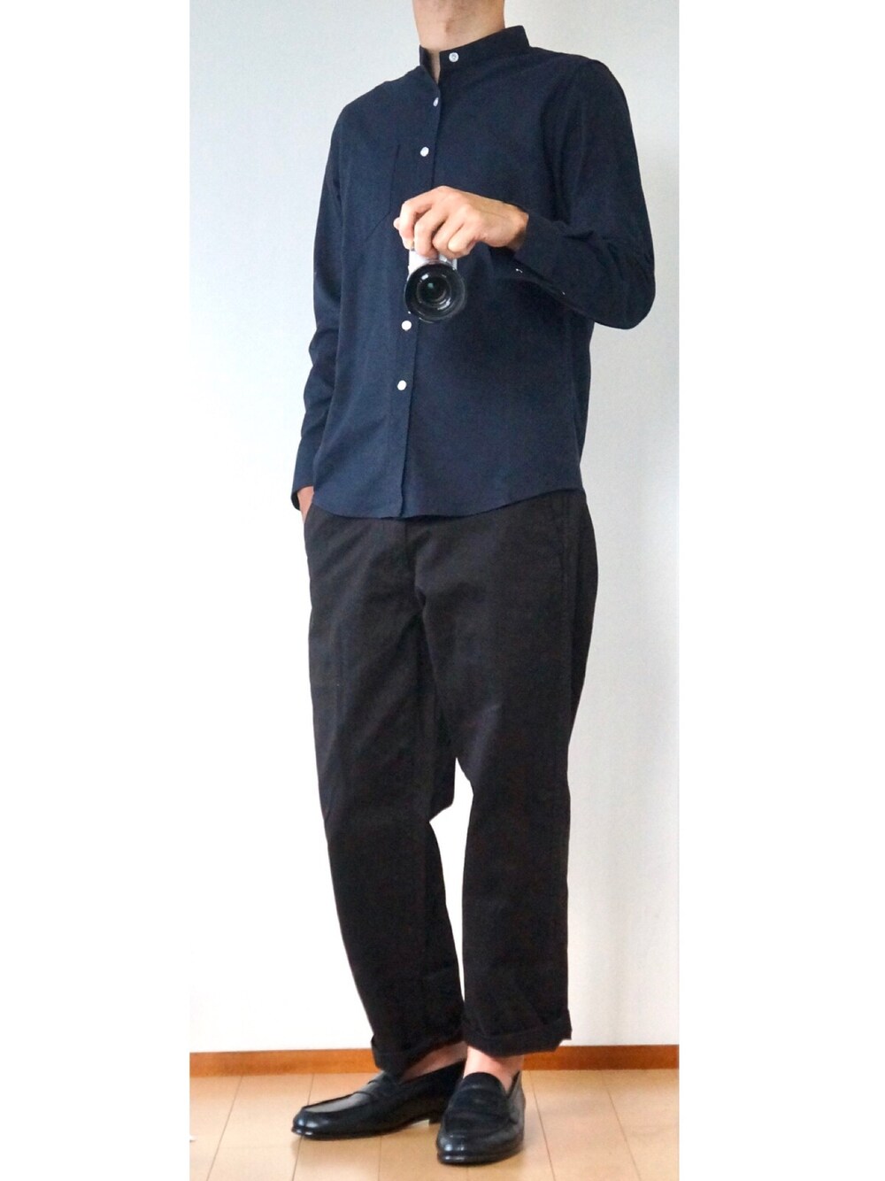 「シンプルコーデ、夏コーデ、キレイめ、ユニクロ、シャツ、シンプル、ビックシルエット、モノトーン、オトナカジュアル、バンドカラーシャツ」｜「LIL VENDARSのストレッチオックスバンドカラー長袖シャツ（シャツ/ブラウス、ブルー系）」を使った、0066さん（メンズ・166cm）の夏コーディネートの1枚目の写真