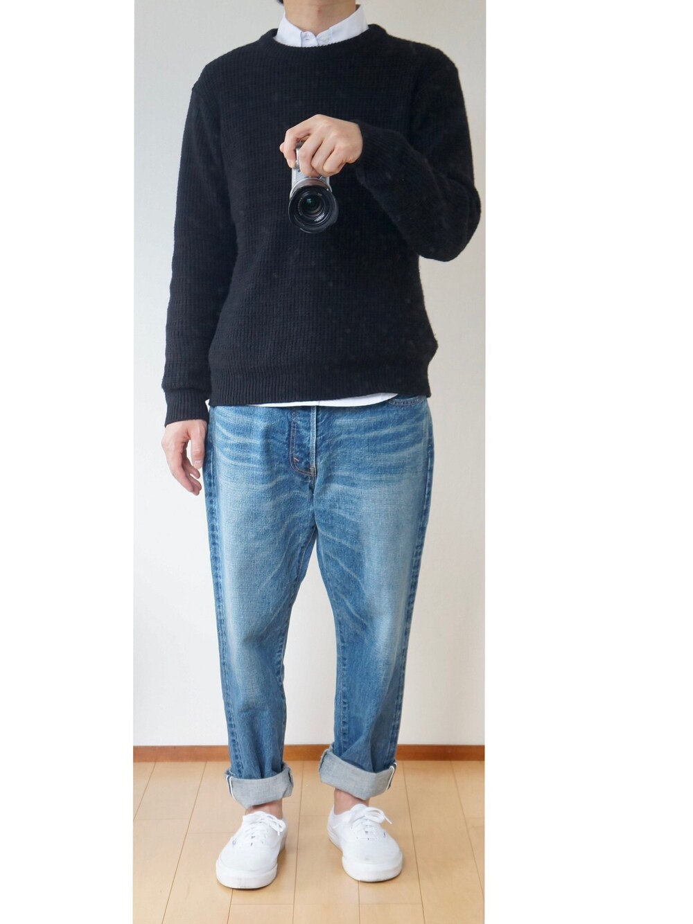 「カジュアル、スニーカーコーデ、ラフ、VANS、きれいめカジュアル、シンプル、シンプルコーデ、シャツスタイル、ジーンズ、古着」｜「NANO universeの【WEB限定】ラーベン編みクルーネックニット（ニット/セーター、ブラック系）」を使った、0066さん（メンズ・166cm）の冬コーディネートの1枚目の写真