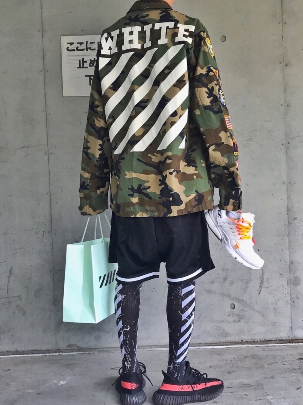 「ootd、off white、yeezy boost 350 v2、supreme、いいね、save、フォローお願いします🤑、いいね返し、ストリート、off-white×NIKE、fear of god、Jordan」｜「off whiteのアイテム（ミリタリージャケット、グリーン系）」を使った、Takümiさん（メンズ・178cm）の秋コーディネートの1枚目の写真