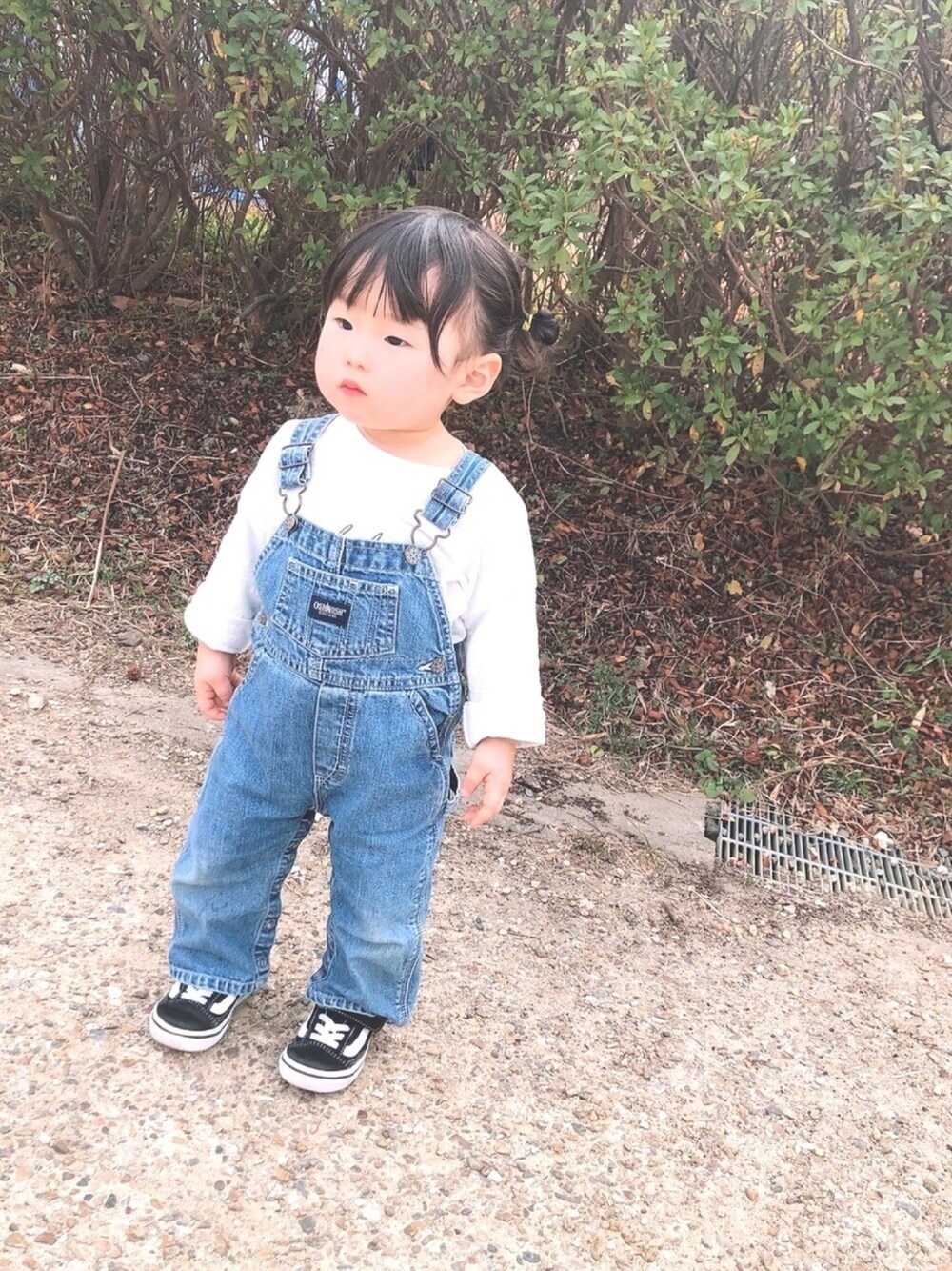 「キッズコーデ、おんなのこコーデ、はるコーデ、おしゃれさんと繋がりたい、女の子、VANS、韓国子供服、むすめ服、2歳、オーバーオール」｜「OSHKOSHのアイテム（オールインワン・サロペット、ブルー系）」を使った、R!toNAさん（キッズ・90cm）の冬コーディネートの1枚目の写真