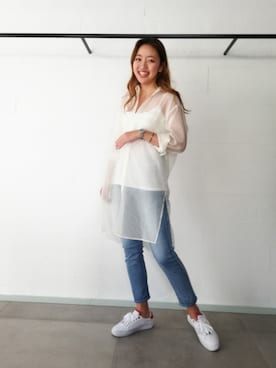 「Guess（ゲス）のアイテム（スニーカー）」を使った、みずきさん（レディース・168cm）の春コーディネート