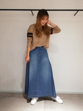 「Guess（ゲス）のアイテム（スニーカー）」を使った、みずきさん（レディース・168cm）の春コーディネート