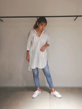 「Guess（ゲス）のアイテム（スニーカー）」を使った、みずきさん（レディース・168cm）の春コーディネート