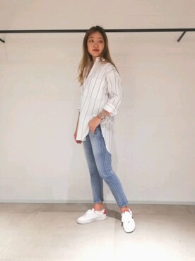 「Guess（ゲス）のアイテム（スニーカー）」を使った、みずきさん（レディース・168cm）の春コーディネート